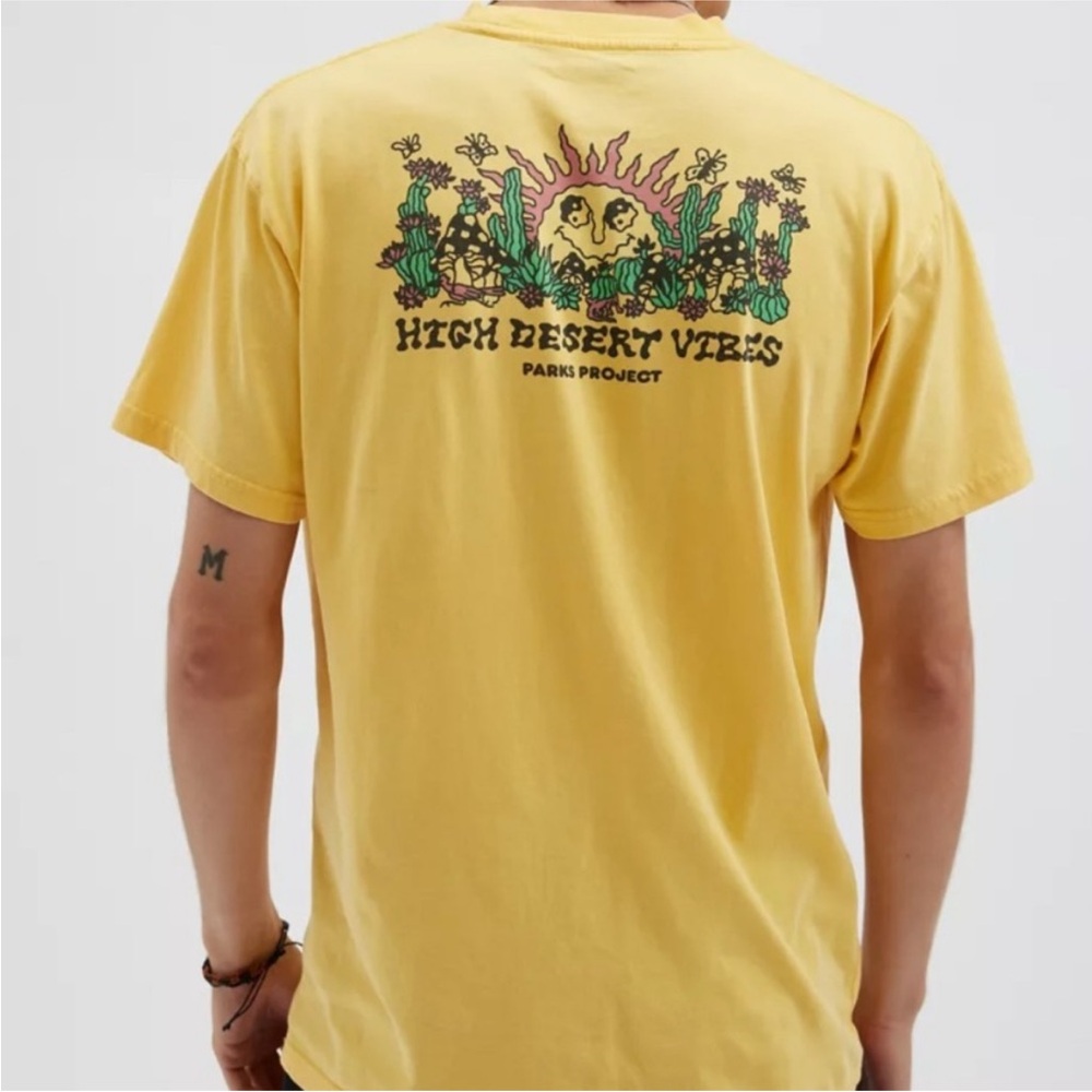 Men’s Urban Outfitters x Parks Project High Desert Vibes Yellow‎ T-Shirt Small
